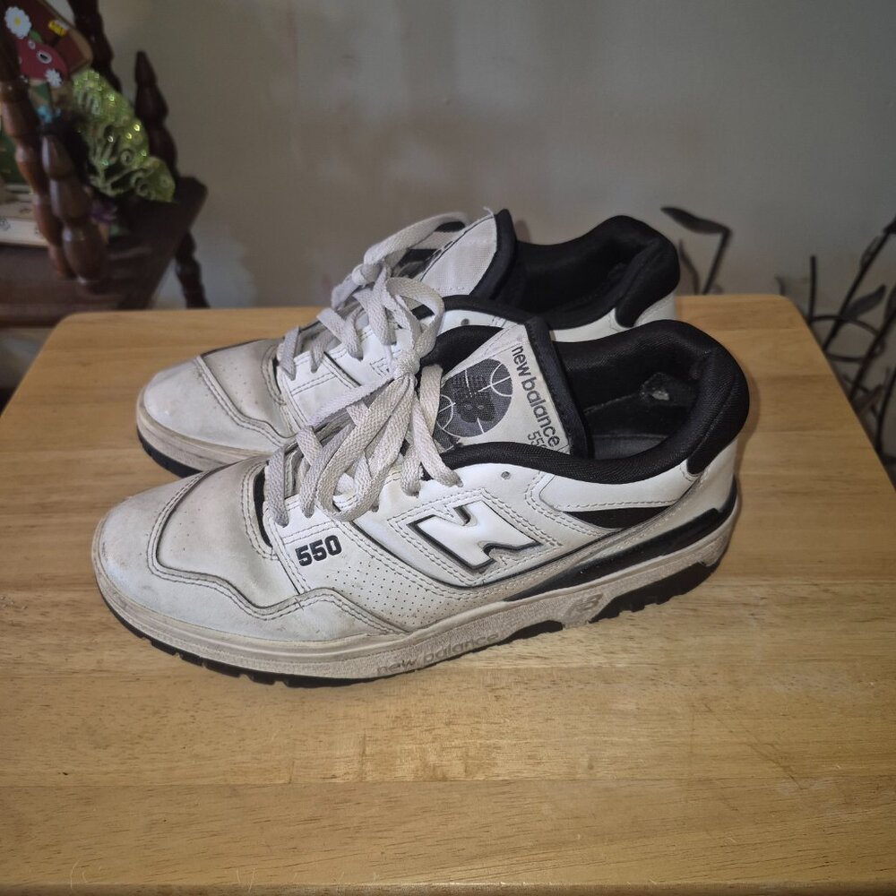 New Balance White and Black Athletic Shoes Women's Size 9 and Men's Size 7.5